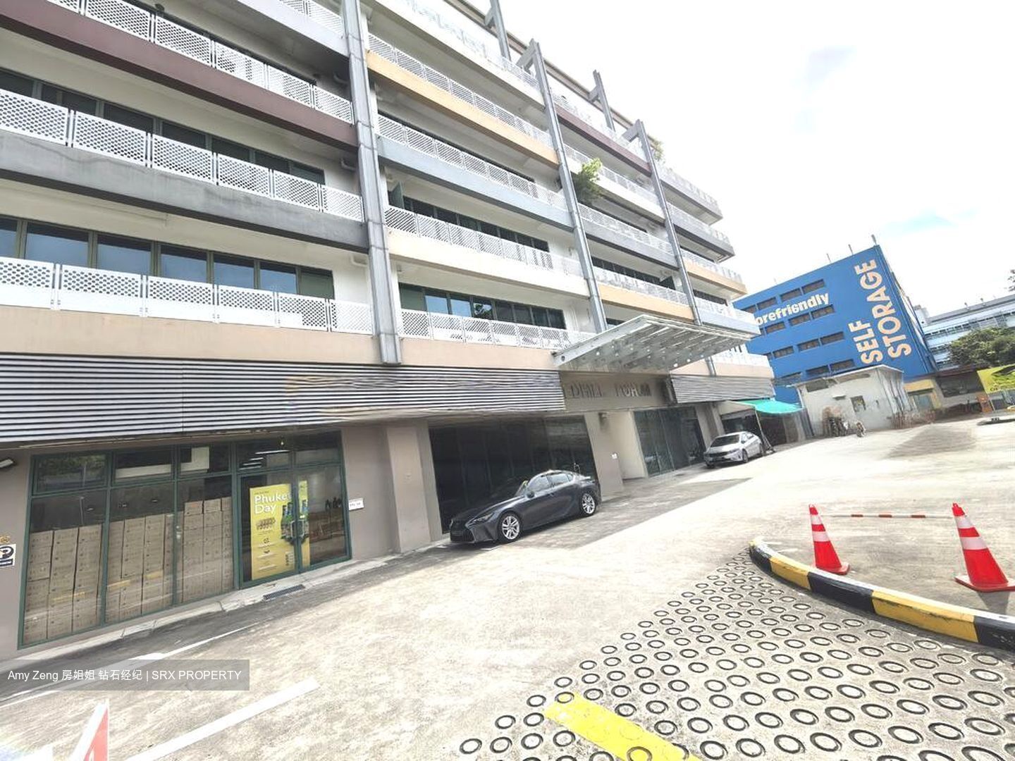 Redhill Forum (D3), Factory #453178521